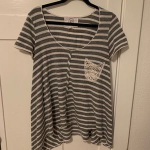 Pretty Anthropologie Scoop Tee w/ crochet pocket